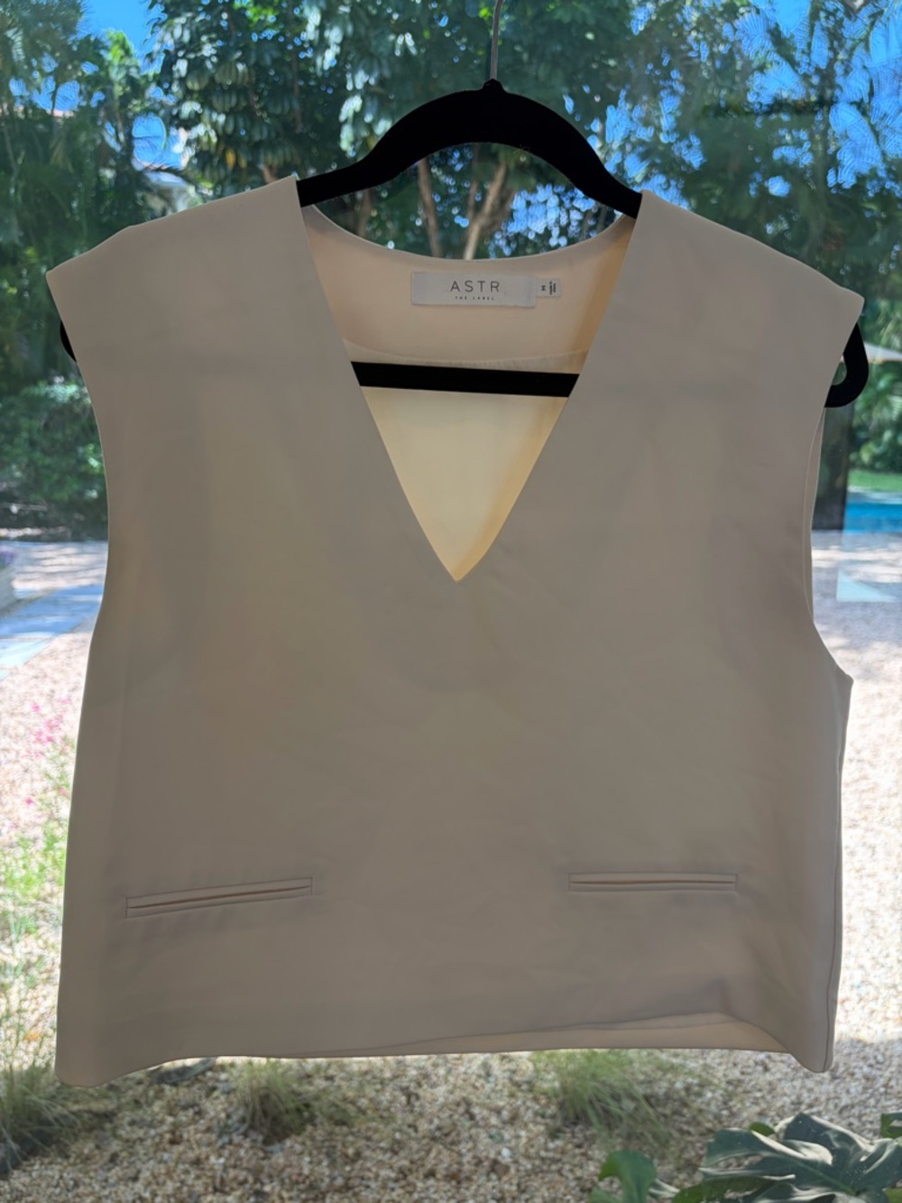 ASTR The Label Cream Structured V-Neck Crop Top Size M